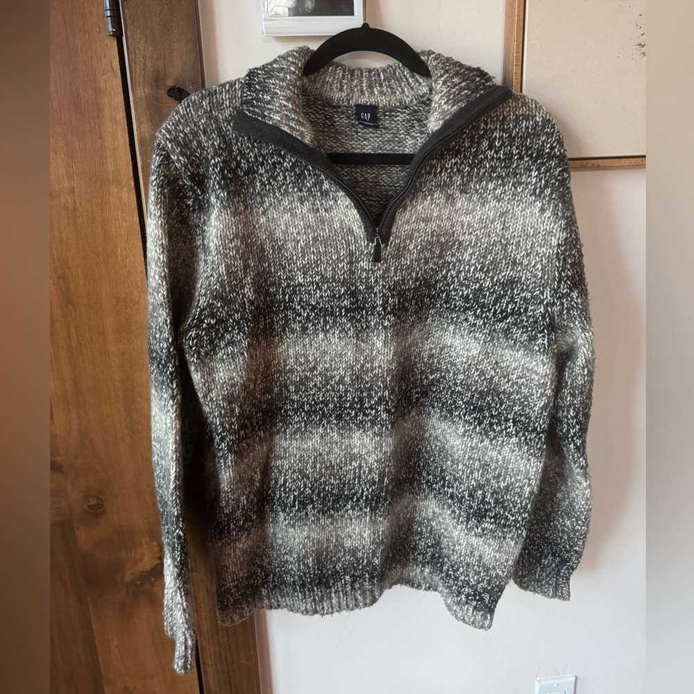 Gap sweater - Large